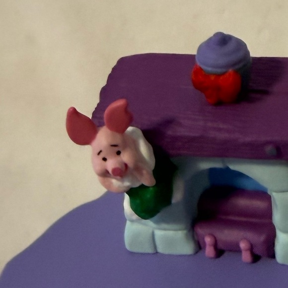 Christmas at Pooh's House Merry Miniature Figurines - Picture 6 of 16